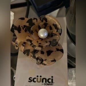 Scunci Tortoise Shell Hair Clip with Pearl Accent